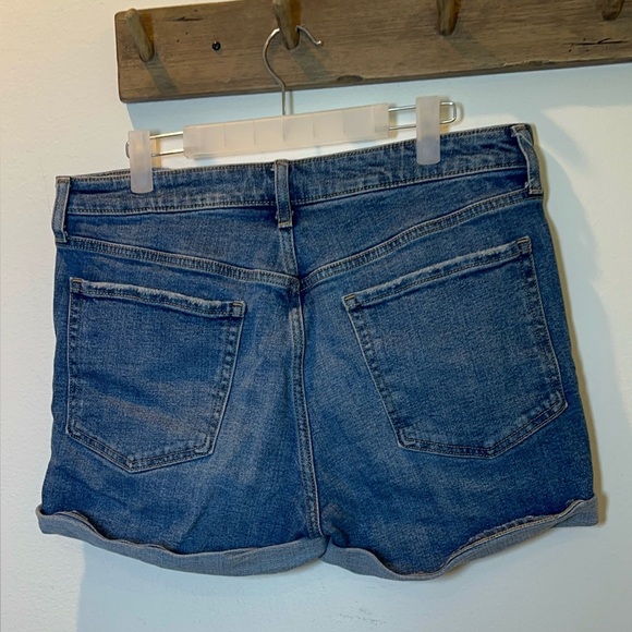 Old navy size 12 high rise OG straight secret smooth pockets women’s jean shorts - Picture 3 of 5